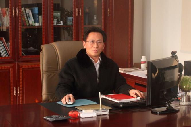 得潤(rùn)電氣 董事長(zhǎng) 專注開(kāi)關(guān)柜配電箱30年 聯(lián)系電話：400-0551-777 qq：3176885416