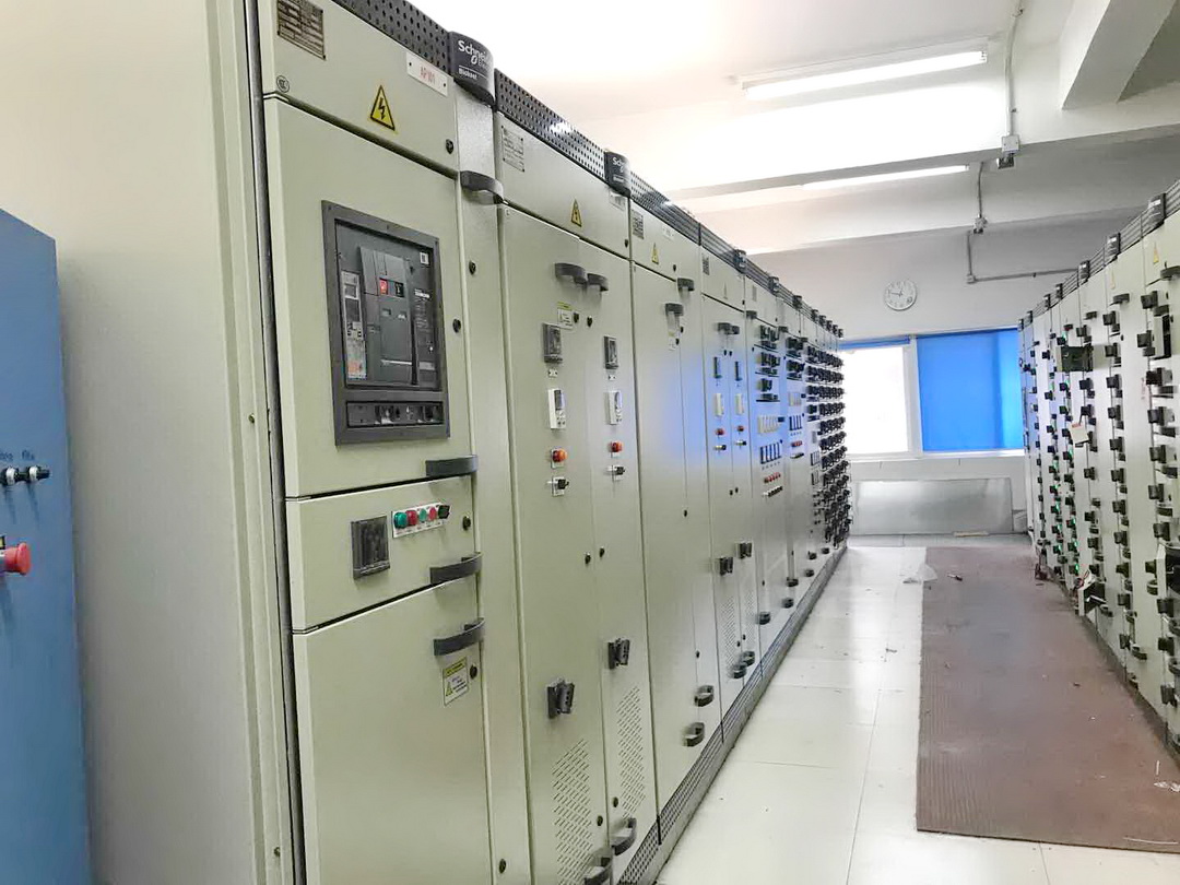 施耐德380V開關(guān)柜，blokset配電柜現(xiàn)場圖 得潤電氣 400-128-7988